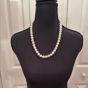 Elegant White Faux Pearl Necklace with Iridescent Glow